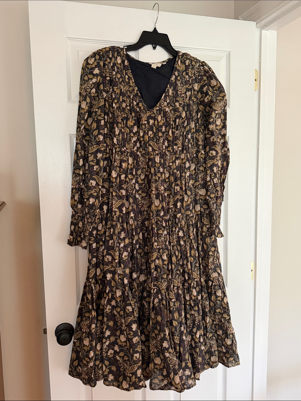 Anthropologie Black Floral Long-Sleeve V-Neck Midi Dress size 8